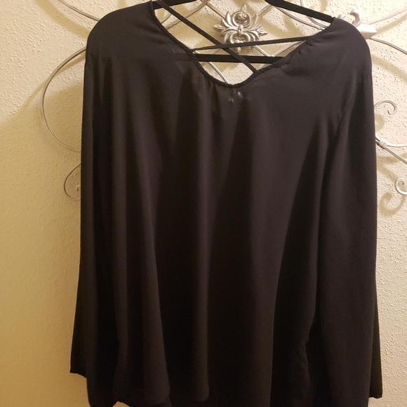 ❤️SOLD!❤️Beautiful scroll design blouse - Picture 5 of 5